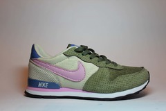 Nike Internationalist Green/Pink