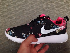 Nike Roshe Run flower