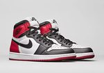 Air Jordan 1 Retro "Black Toe"