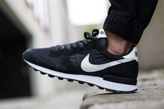 Nike Internationalist black