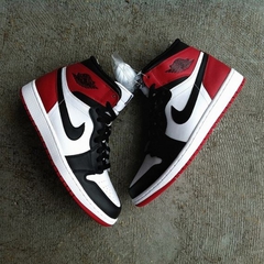 Air Jordan 1 Retro "Black Toe"